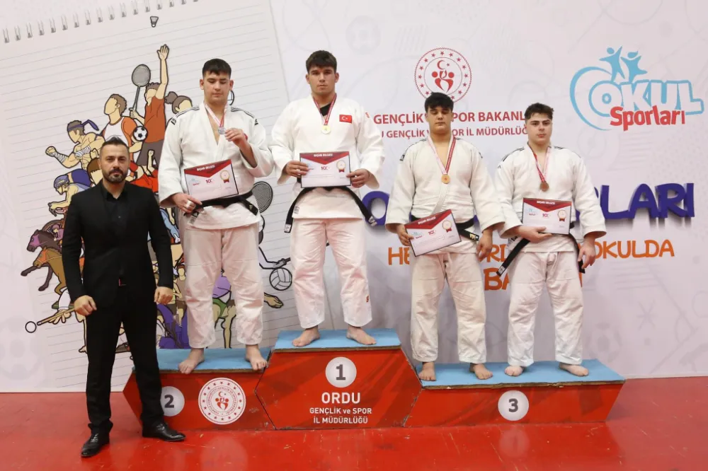 2 GÜMÜŞ 2 BRONZ MADALYA’NIN SAHİBİ OLDULAR   