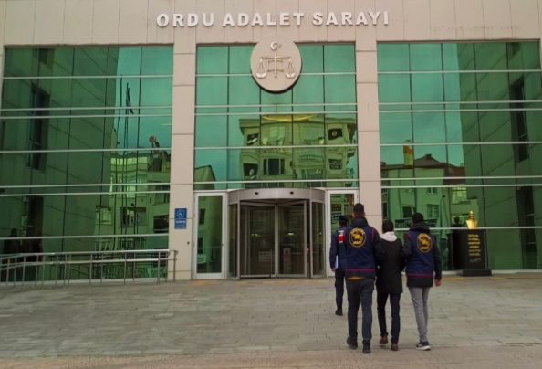 BİR TON FINDIK ÇALDI, YAKALANDI!